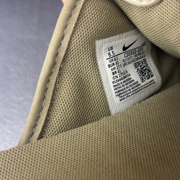 🔥🔥🔥Nike Men's Slip-Ons in Cream and Tan Size: 9.5🔥🔥🔥 - Picture 10 of 12